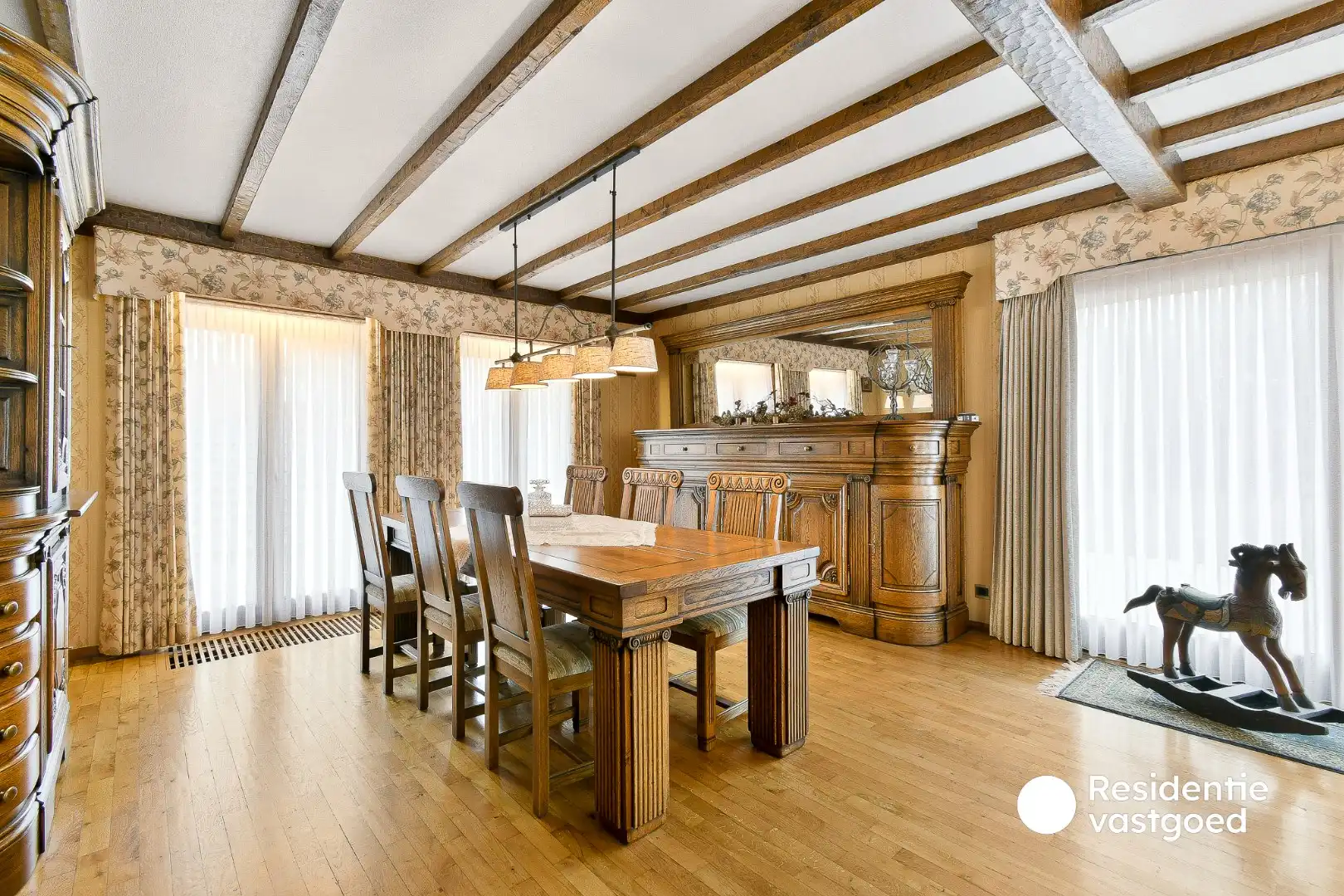 Alleenstaande bungalow met 4 slaapkamers en ruime tuin foto 12