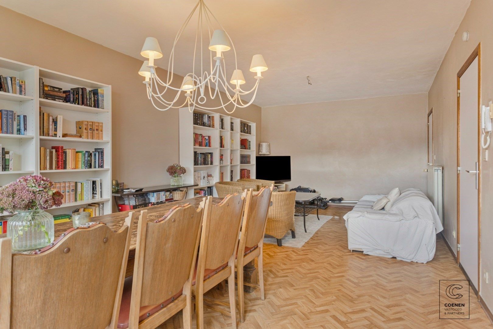Praktisch appartement van 96m² met 2 slpk's, tuin INCLUSIEF garagebox op centrale locatie te Brecht! foto 3