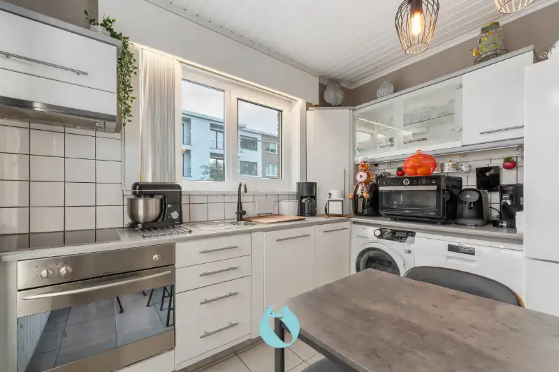 Kleinschalig hoekgebouw met 3 appartementen en 3 garages foto 4