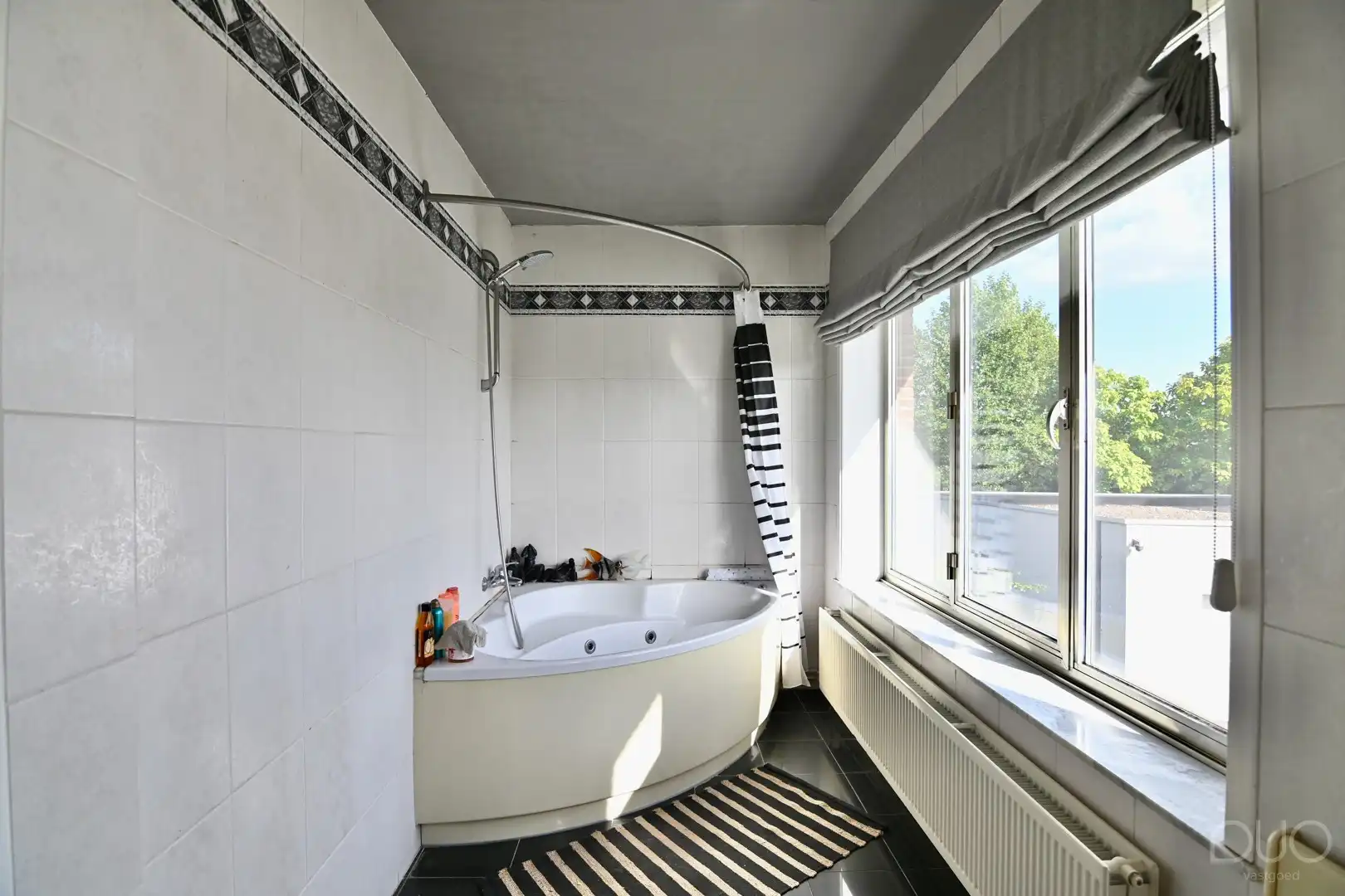 Ruim pand - makkelijk op te delen in 2 appartementen en grote tuin in het centrum van Zepperen foto 17