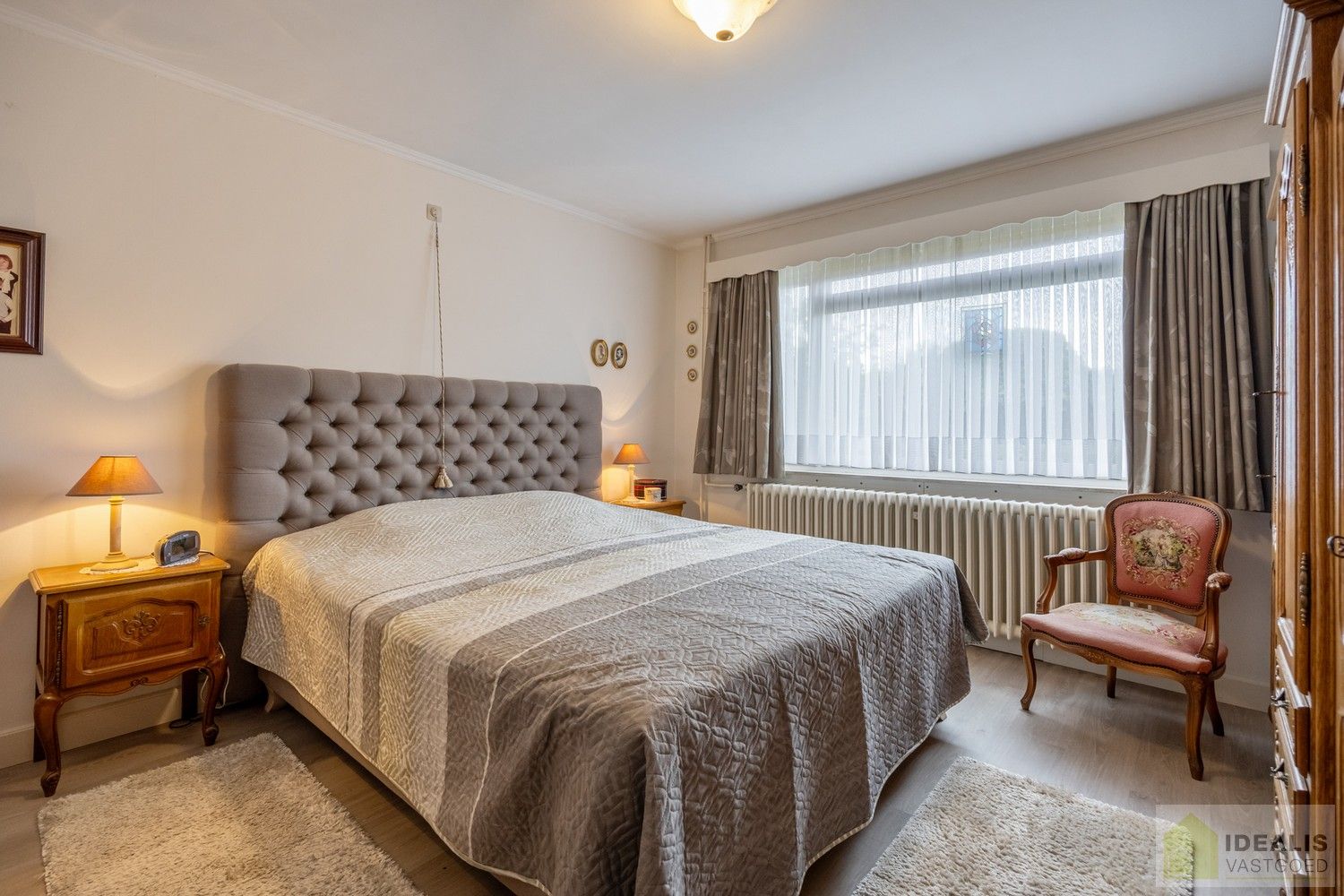 Aangename karakterwoning op fijne locatie te Pelt. Deze woning omvat maar liefst +-124m² netto bewoonbare oppervlakte op een perceel van 7a 36ca met een ruime woonkamer, 3 slaapkamers, badkamer, wasplaats en eventueel af te werken zolder vlakbij de dorpskern van Pelt! Uiterst geschikt voor kandidaten op zoek naar een betaalbare doch instapklare woning. foto 21