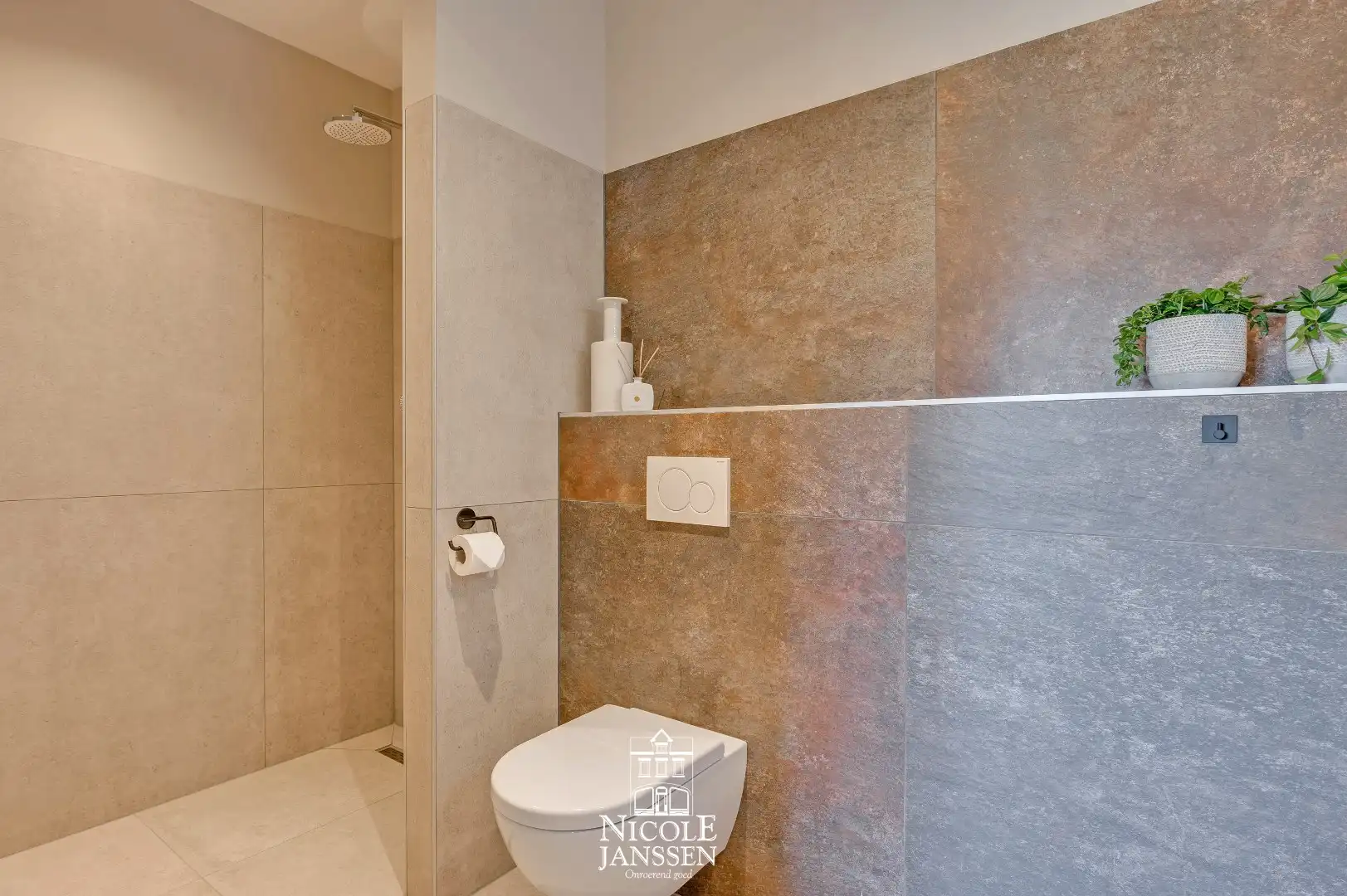 Prachtig luxueus appartement met 2 slaapkamers, kantoorruimte en ondergrondse garage foto 16