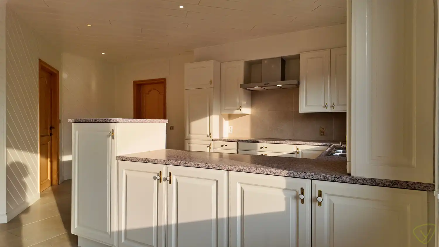 Ruime alleenstaande woning in fermettestijl op landelijke ligging te Zomergem! foto 13