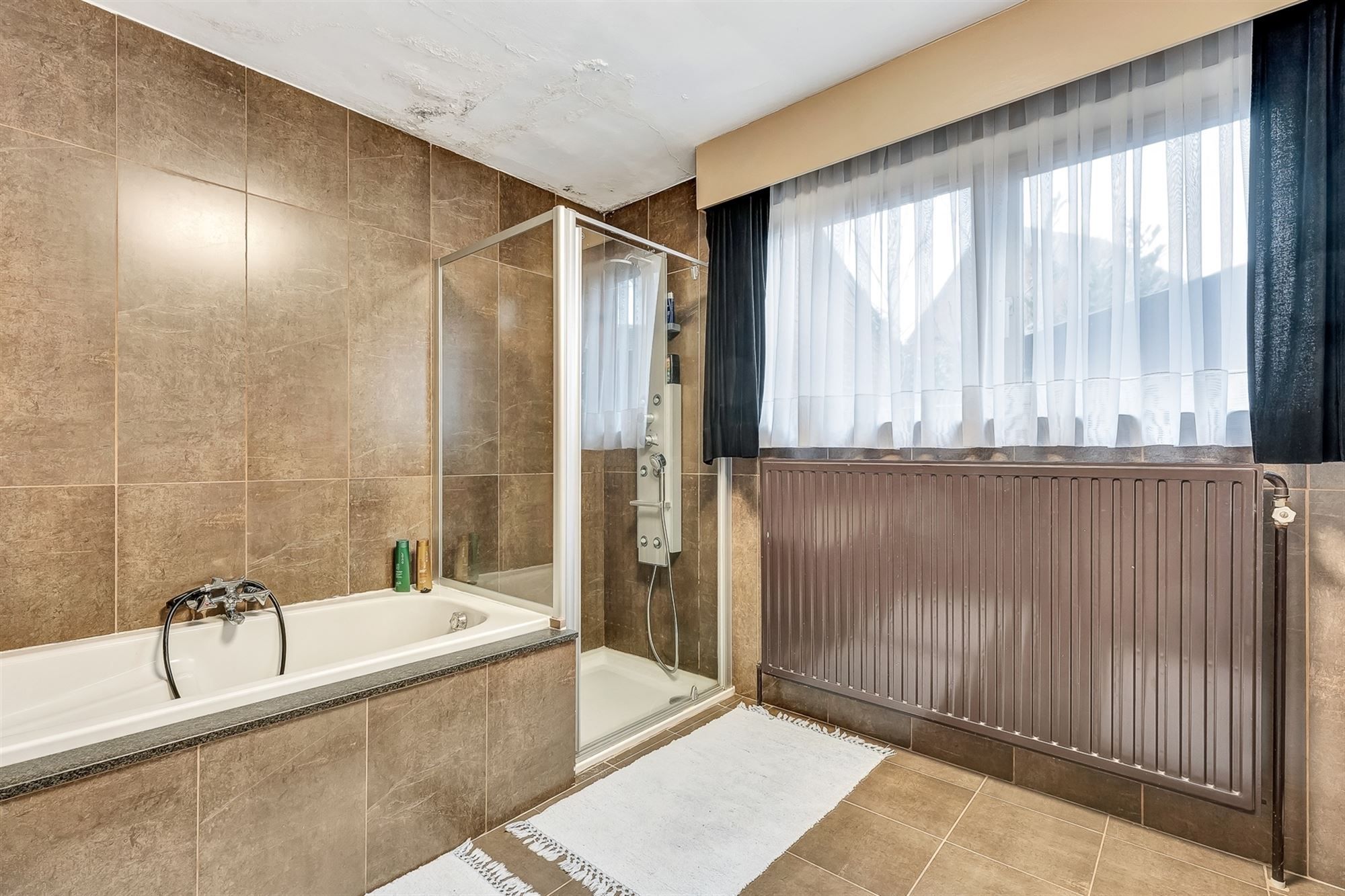 ZEER RUIME EN KARAKTERVOLLE WONING GELEGEN OP EEN BREED, UITGESTREKT EN ZUIDELIJK GEORIËNTEERD PERCEEL VAN 36A20CA TE BALEN (HULSEN) foto 24