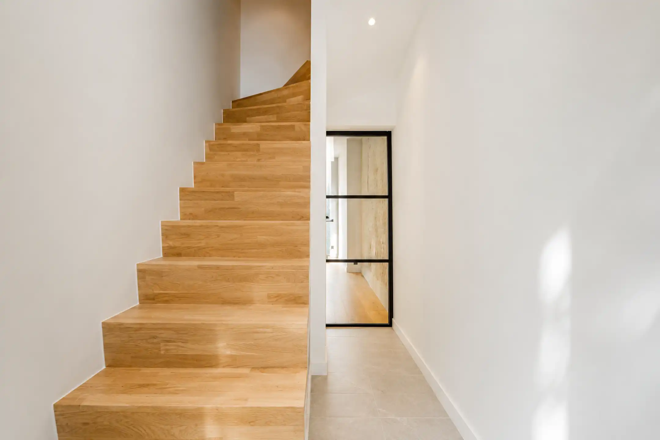 Gerenoveerde woning met 3 slaapkamers en 2 badkamers te Gent foto 4