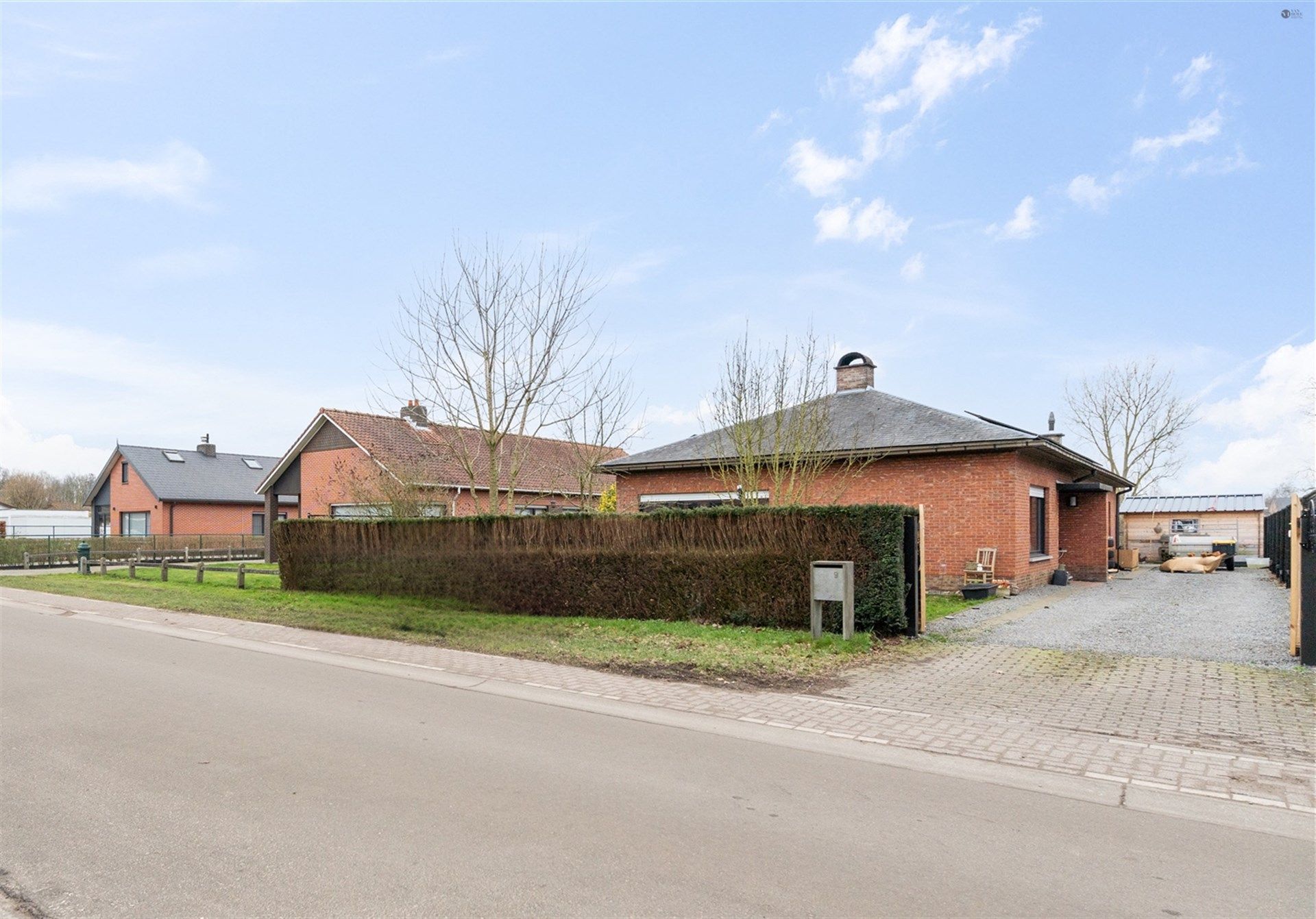 Ruime open bebouwing in landelijke straat op 595 m². foto 21