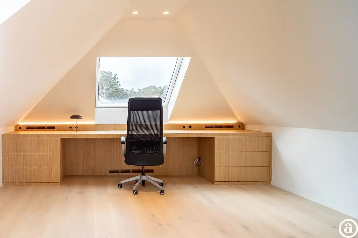 Gerenoveerde villa met 5 slaapkamers gelegen in een rustige residentiële omgeving  foto 29