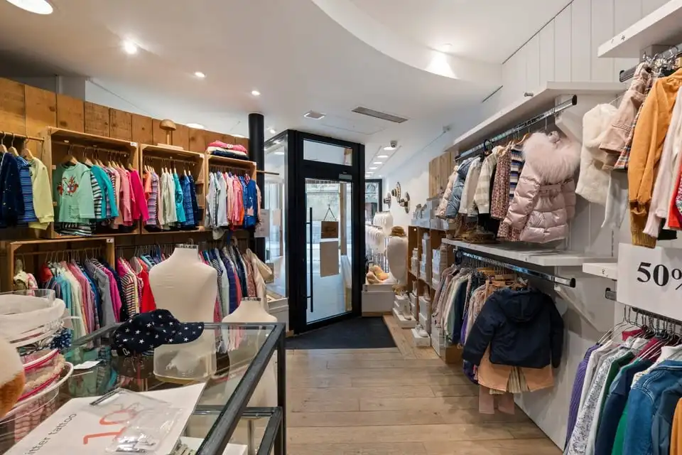 KNAP HANDELSPAND MET TWEE APART VERHUURDE APPARTEMENTEN IN HET CENTRUM VAN SINT-TRUIDEN foto 5