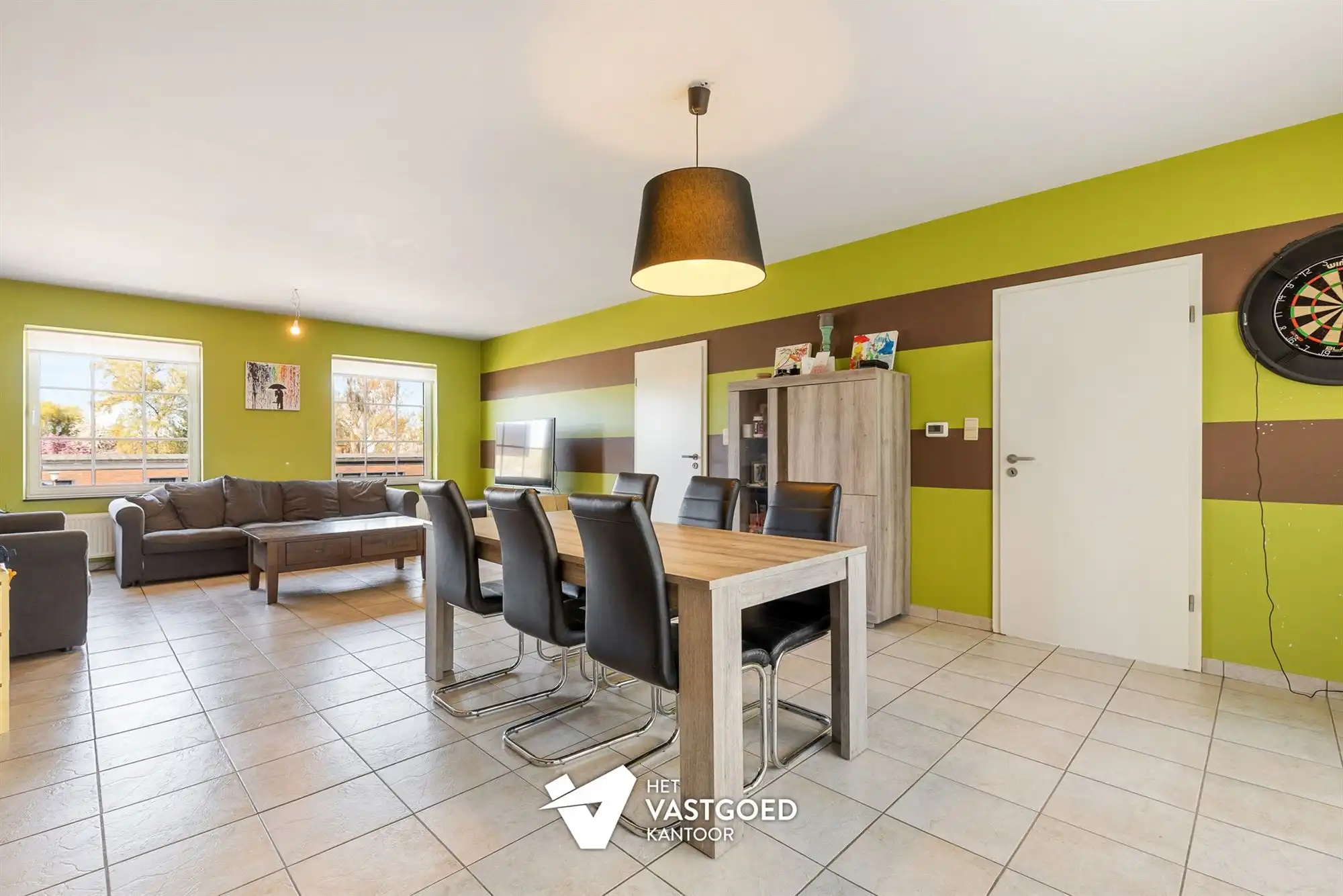 ZEER RUIM EN LICHTRIJK DUPLEX APPARTEMENT (149M²) MET 2 SLAAPKAMERS EN LEUKE VERANDA MET 2 TERRASSEN TE LAAKDAL foto 2