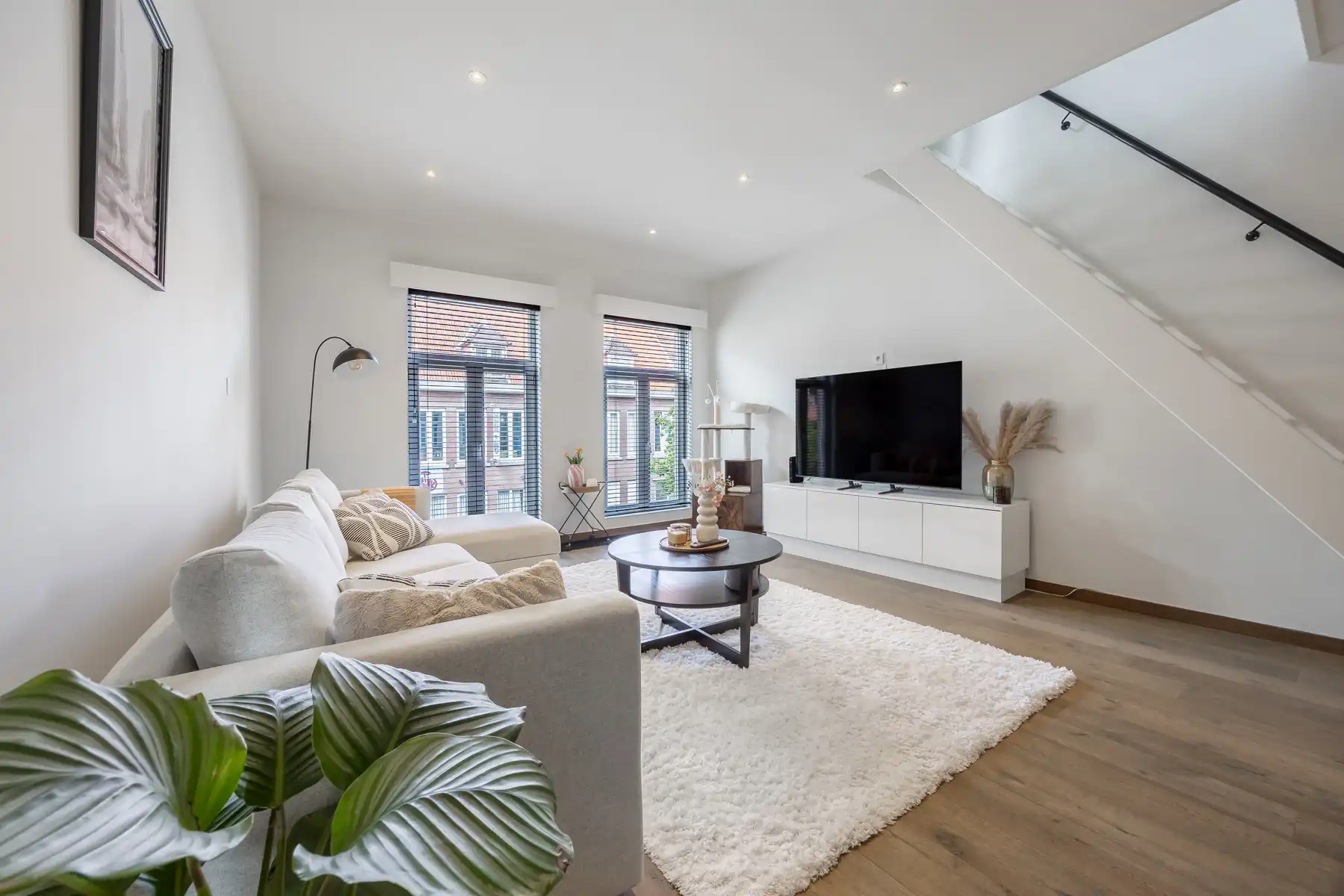 Unieke woning met terras, garage en ruim magazijn  foto 5