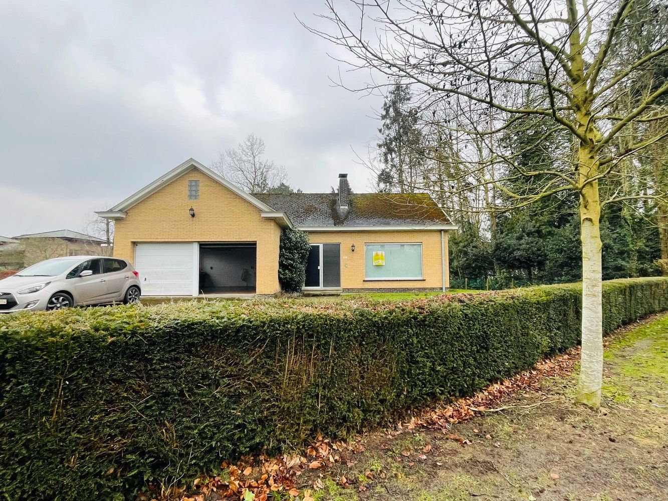 Sint-Andries, residentiele rustige ligging, vlakbij  alle winkels, scholen en E 40 RUIME BUNGALOW met 3 slaapkamers en GARAGE van 48 m² + oprit foto 8