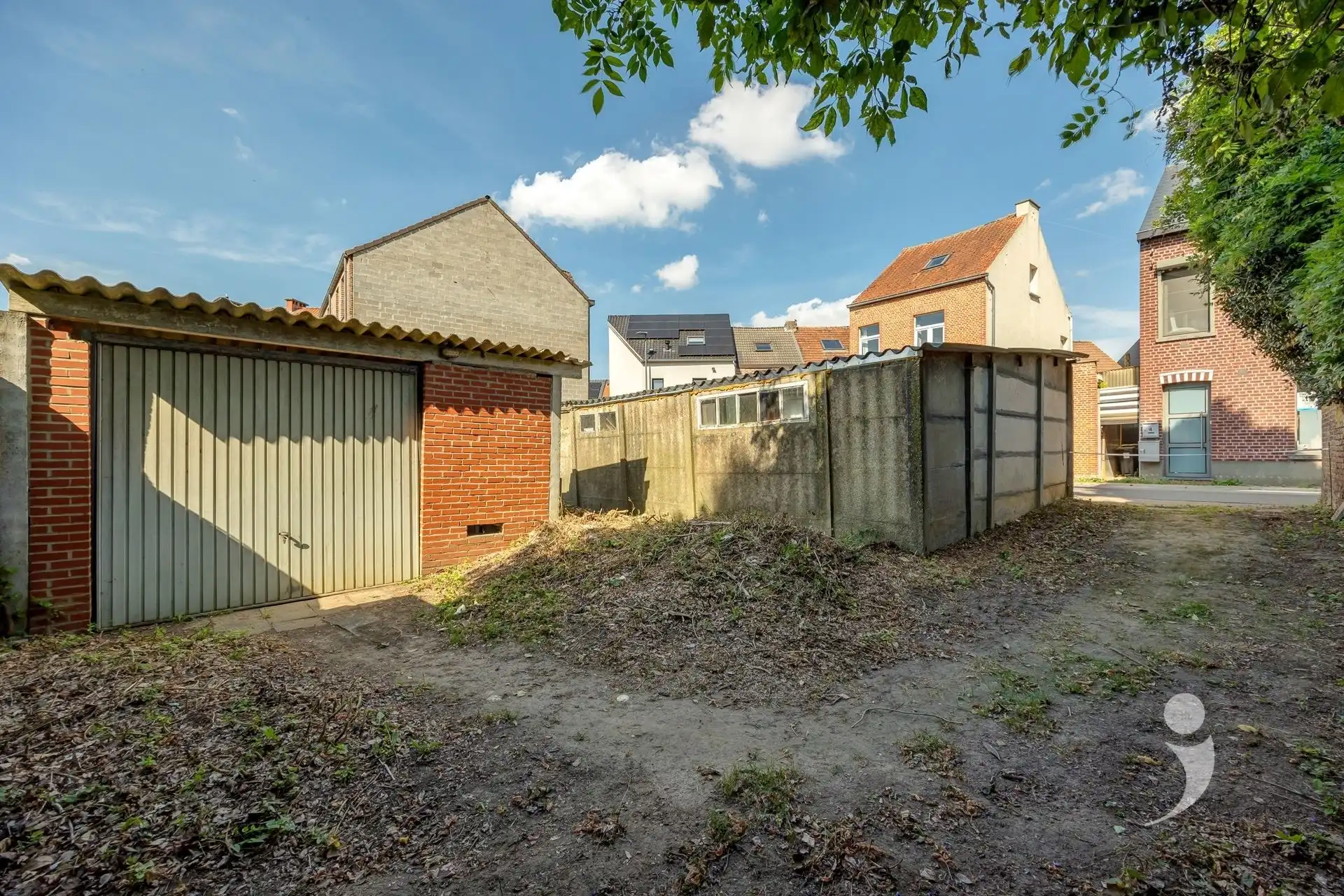 Op te frissen rijwoning met veel karakter (en garage) foto 23