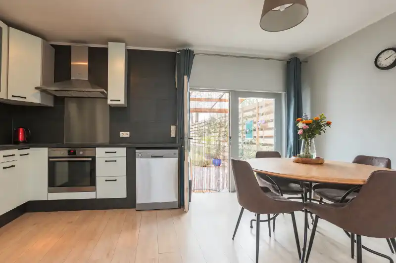 Stasegem: Ruime instapklare woning met 4 slaapkamers, 2 badkamers,  tuin en garage op wandelafstand van de Gavers. foto 5