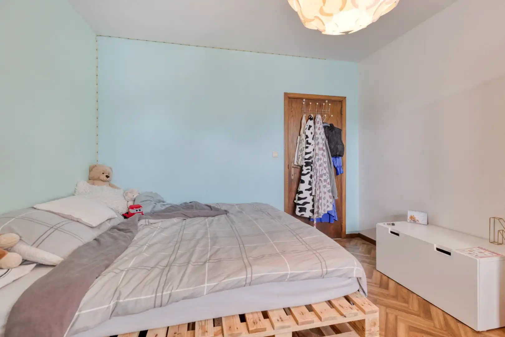Ruime woning met 5 slpks gelegen op een rustige locatie met een vlotte verbinding naar de omliggende gemeenten !  foto 13