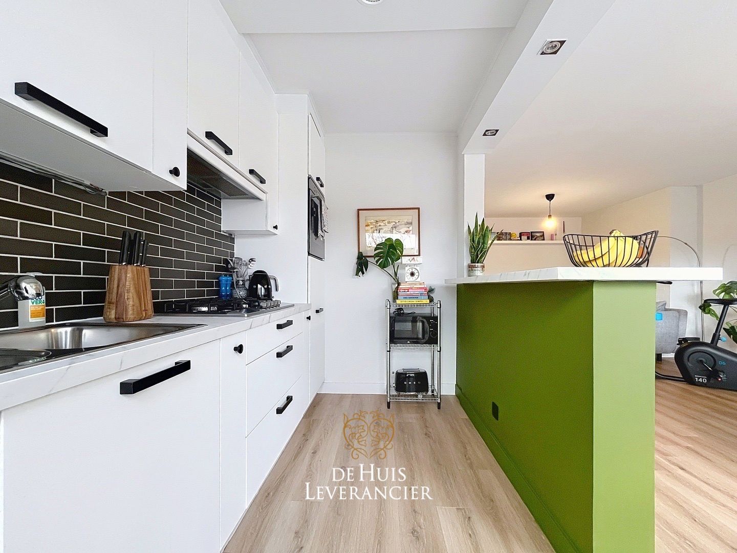 Gerenoveerd appartement met 2 slaapkamers, garagebox en berging te koop in Edegem foto 8