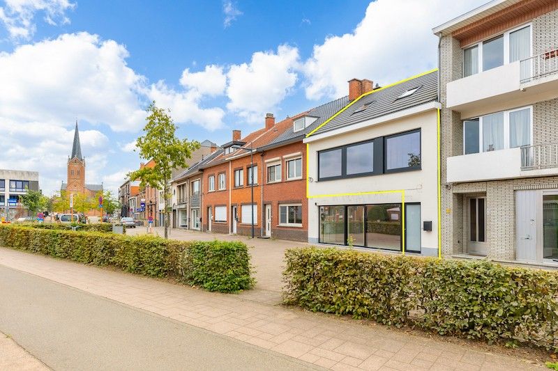Ruime stadsduplex met terras en privé-koer in het dorpscentrum foto {{pictureIndex}}
