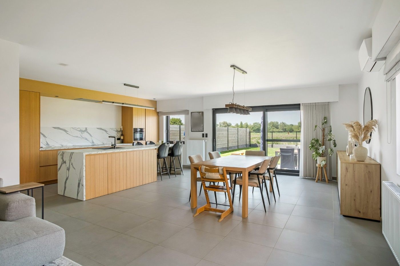 Recente, ruime HOB met 3 slpk., tuin en garage foto 3