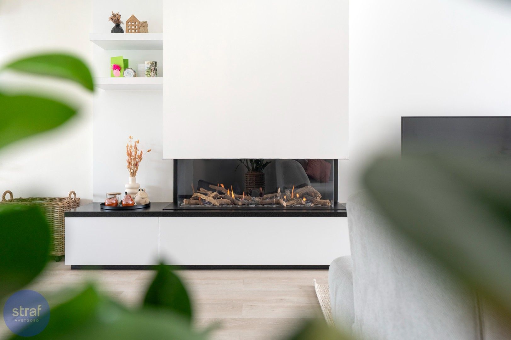 Moderne halfopen bebouwing mét groen uitzicht! foto 3