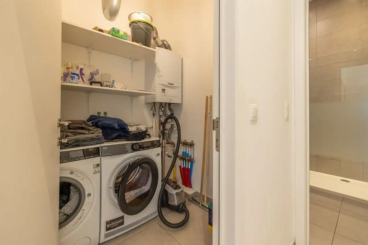 Ruime, zonnige penthouse met 2 slpk. en 2 ondergrondse autostaanplaatsen foto 17