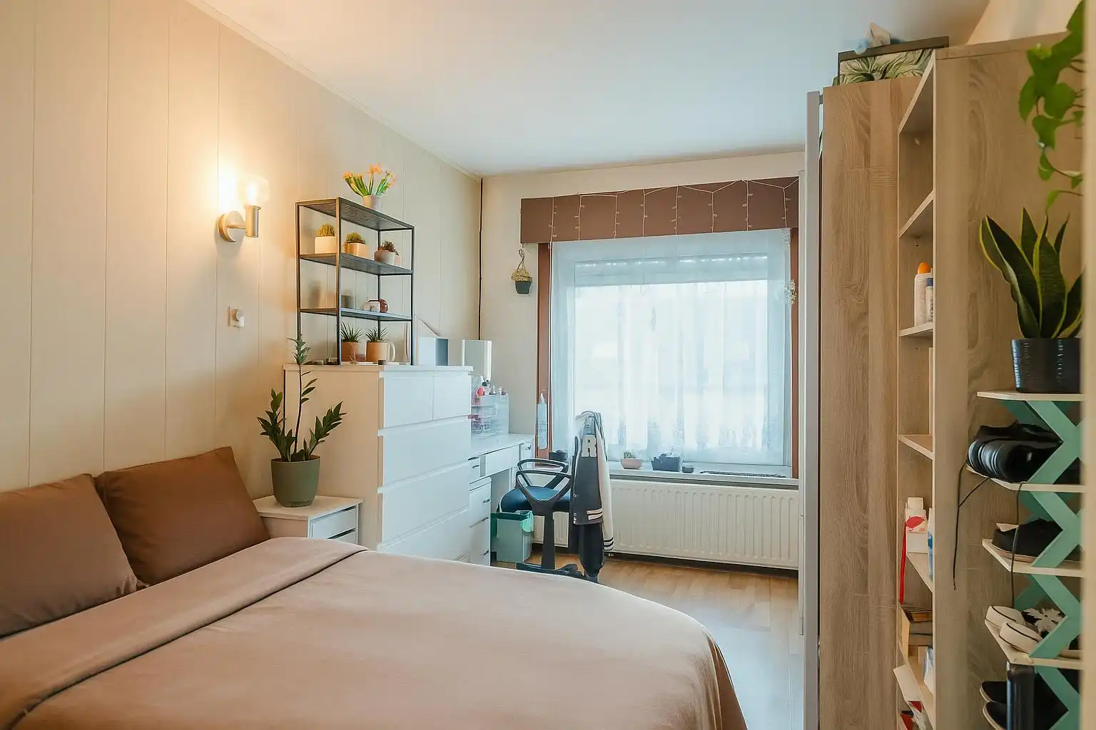 Opbrengsteigendom bestaande uit 12 garages, huis en appartement foto 16