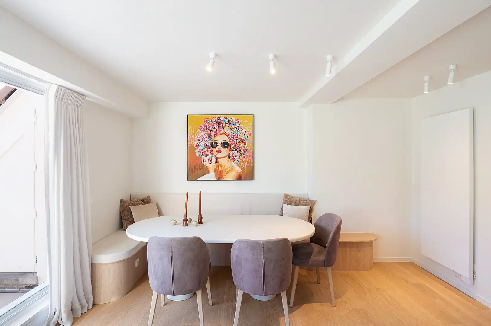 Luxueus gerenoveerd duplexappartement met drie slaapkamers. foto 10