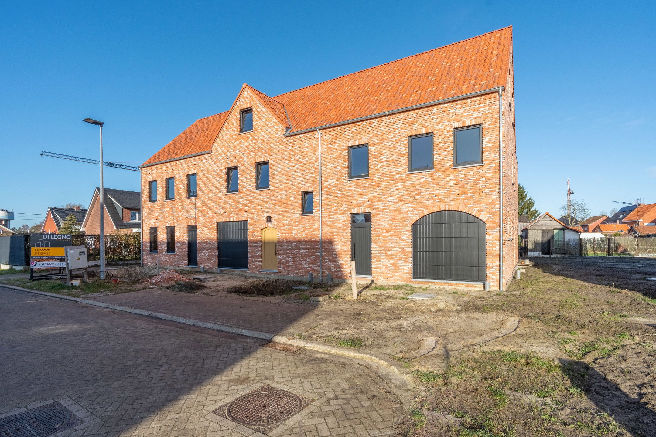 Knappe en ruime casco woning op ideale ligging in Vlimmeren foto {{pictureIndex}}