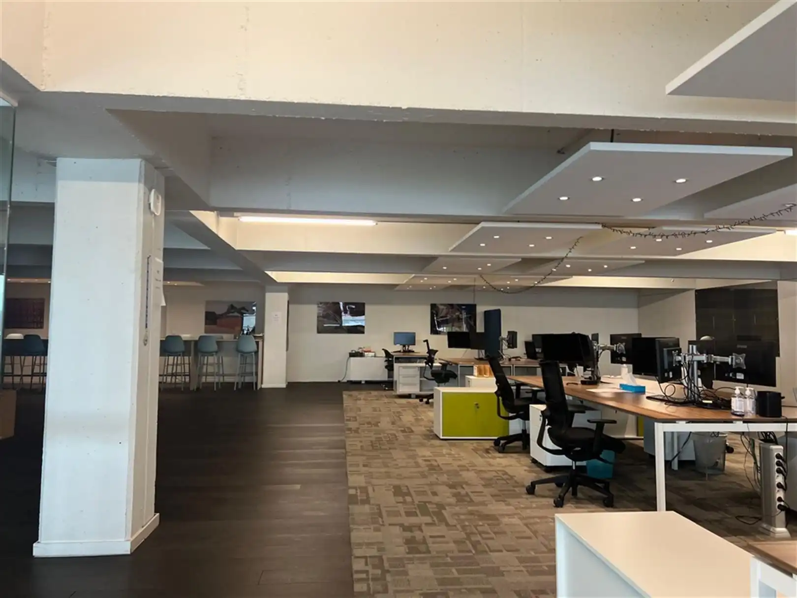 Kantoor met uitzicht op het Havenhuis foto 3