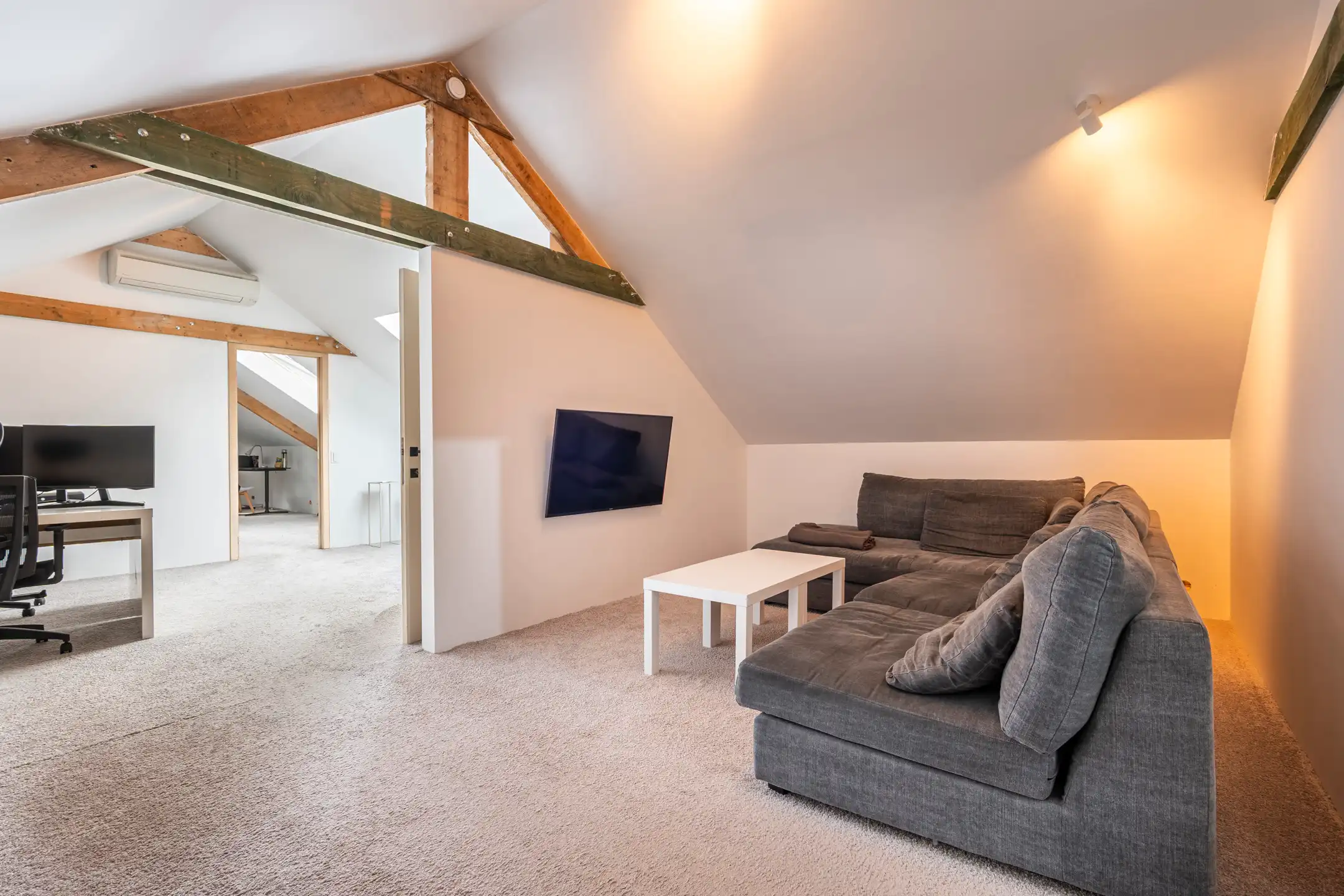 Ruime, recent gerenoveerde villa met 5 slpks op 2.430 m² foto 18