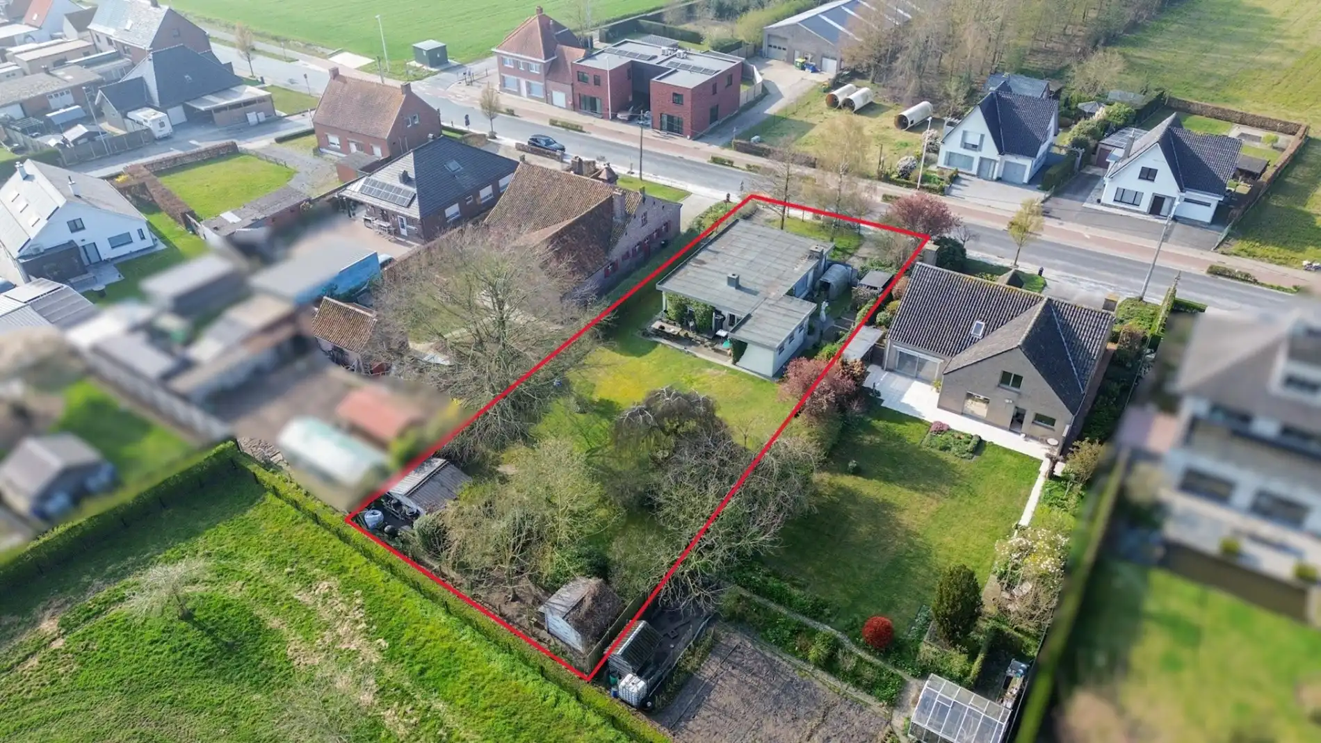 Vrijstaande woning met mooie tuin, perceel van 1158 m², Torhout. foto 3