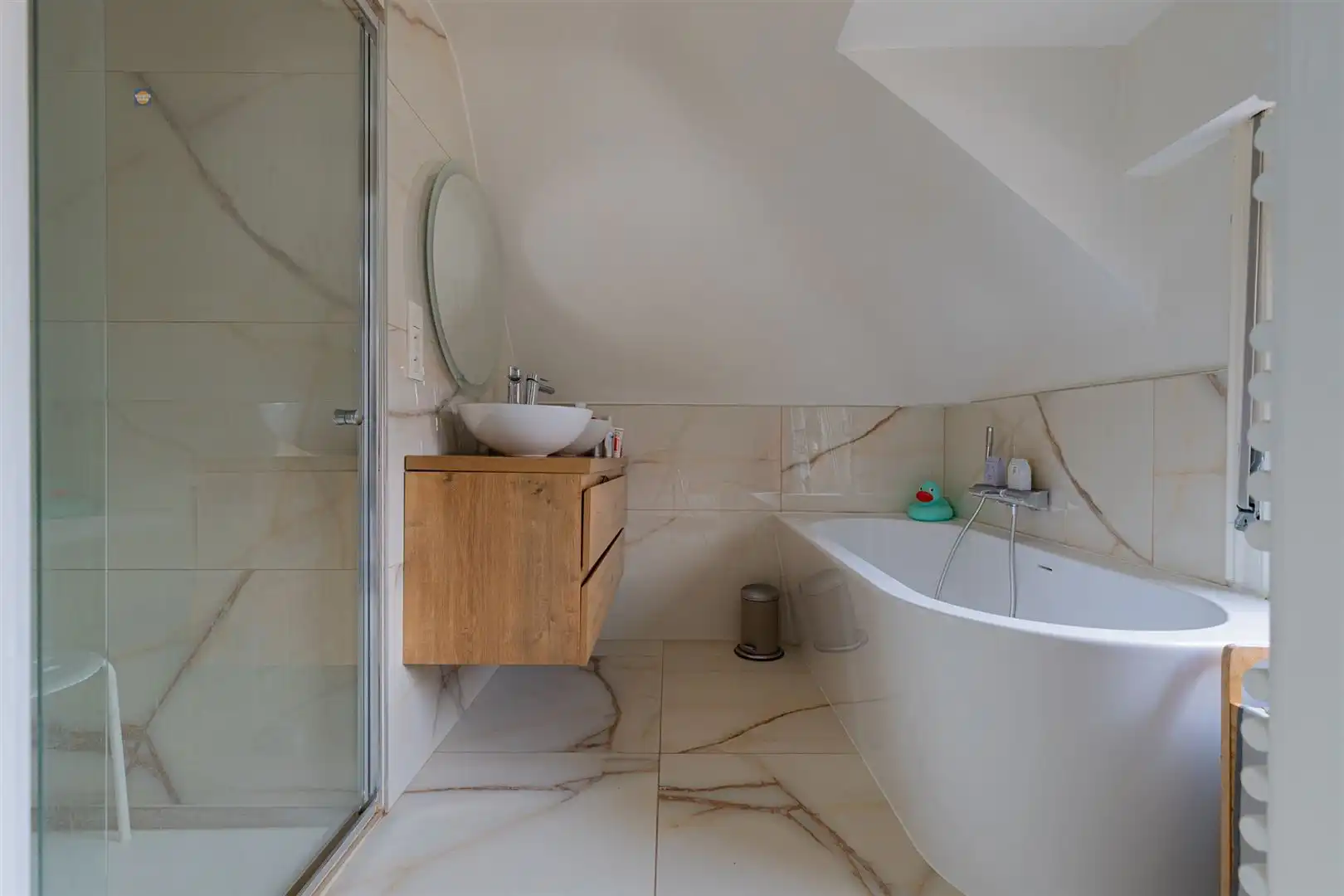 Ruime halfopen woning met grote tuin en 3 slaapkamers foto 16