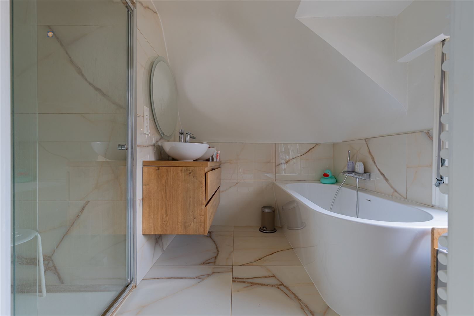 Ruime halfopen woning met grote tuin en 3 slaapkamers foto 16