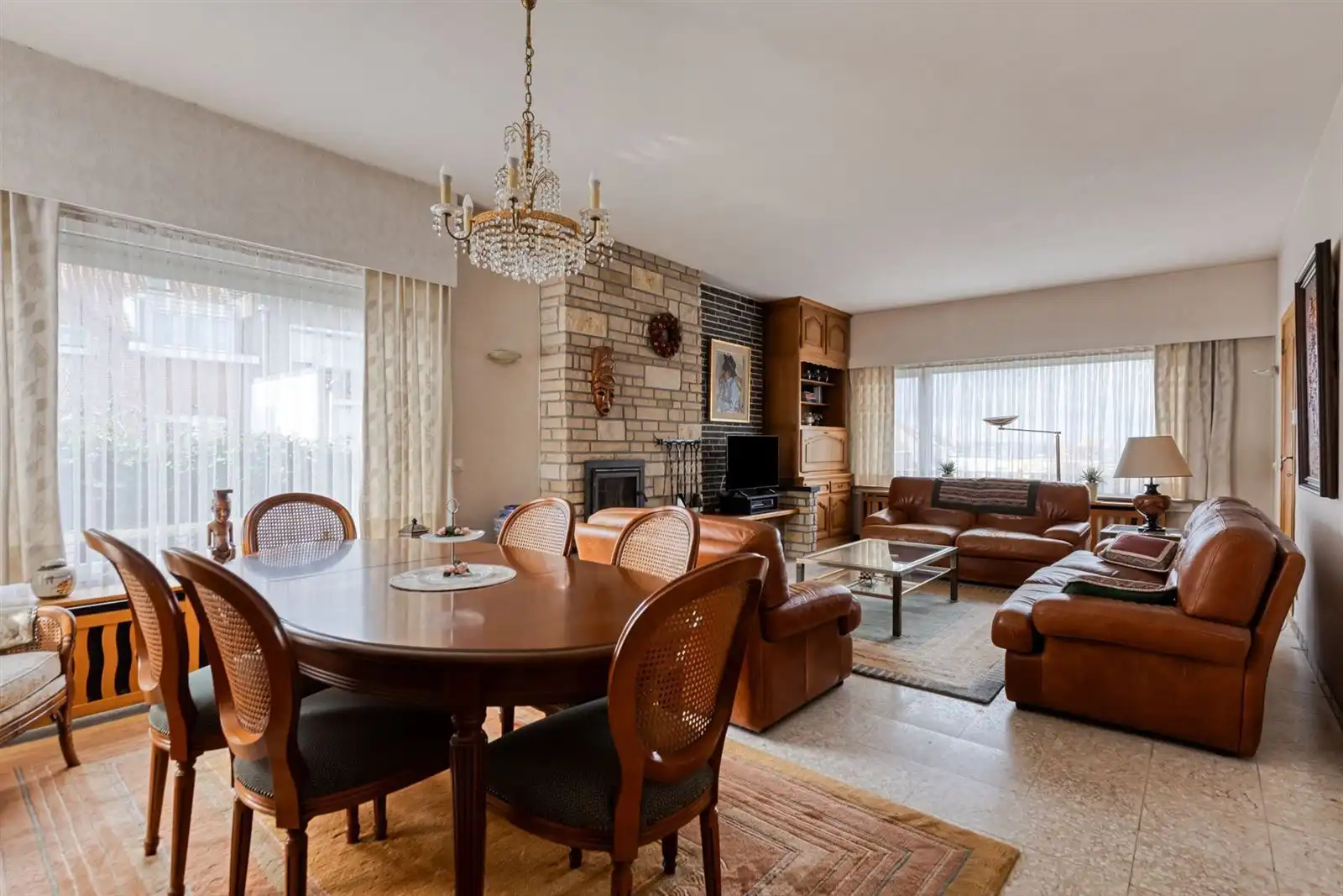 Charmante lichtrijke woning (251m²) met 4 slaapkamers op een uitstekende locatie te Buizingen  foto 5