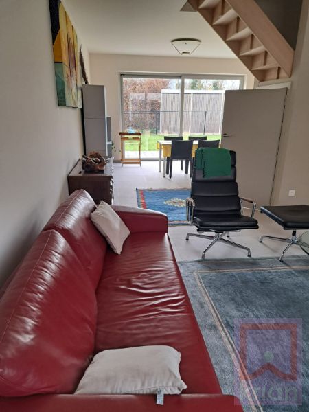 BEMEUBELDE woning met 3 slaapkamers, tuin en carport. foto 11