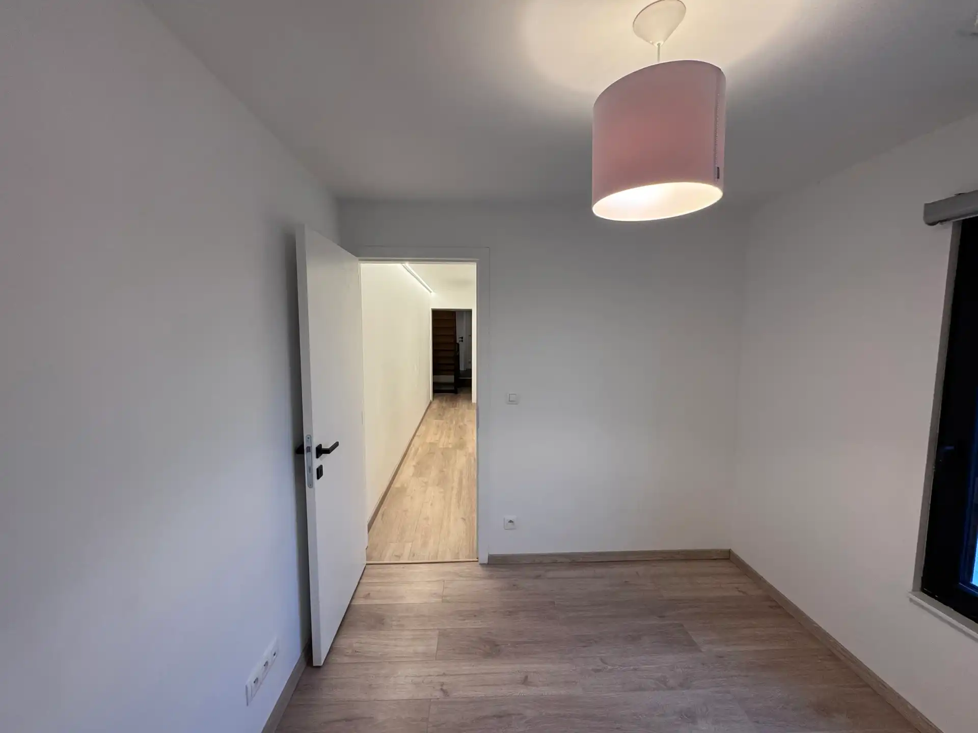 Ruime gezinswoning met 4 slaapkamers foto 4