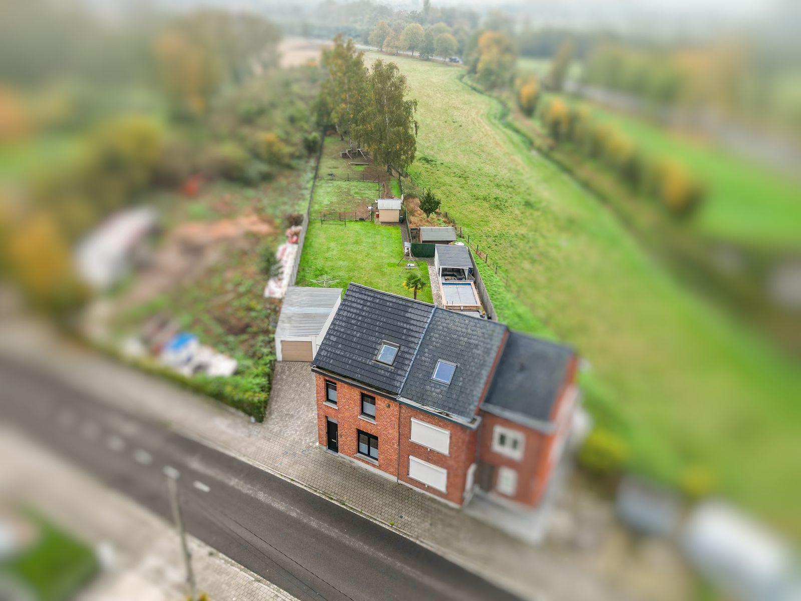 Perfect instapklare, volledig gerenoveerde woning met alle comfort te Kapelle-op-den-Bos foto {{pictureIndex}}