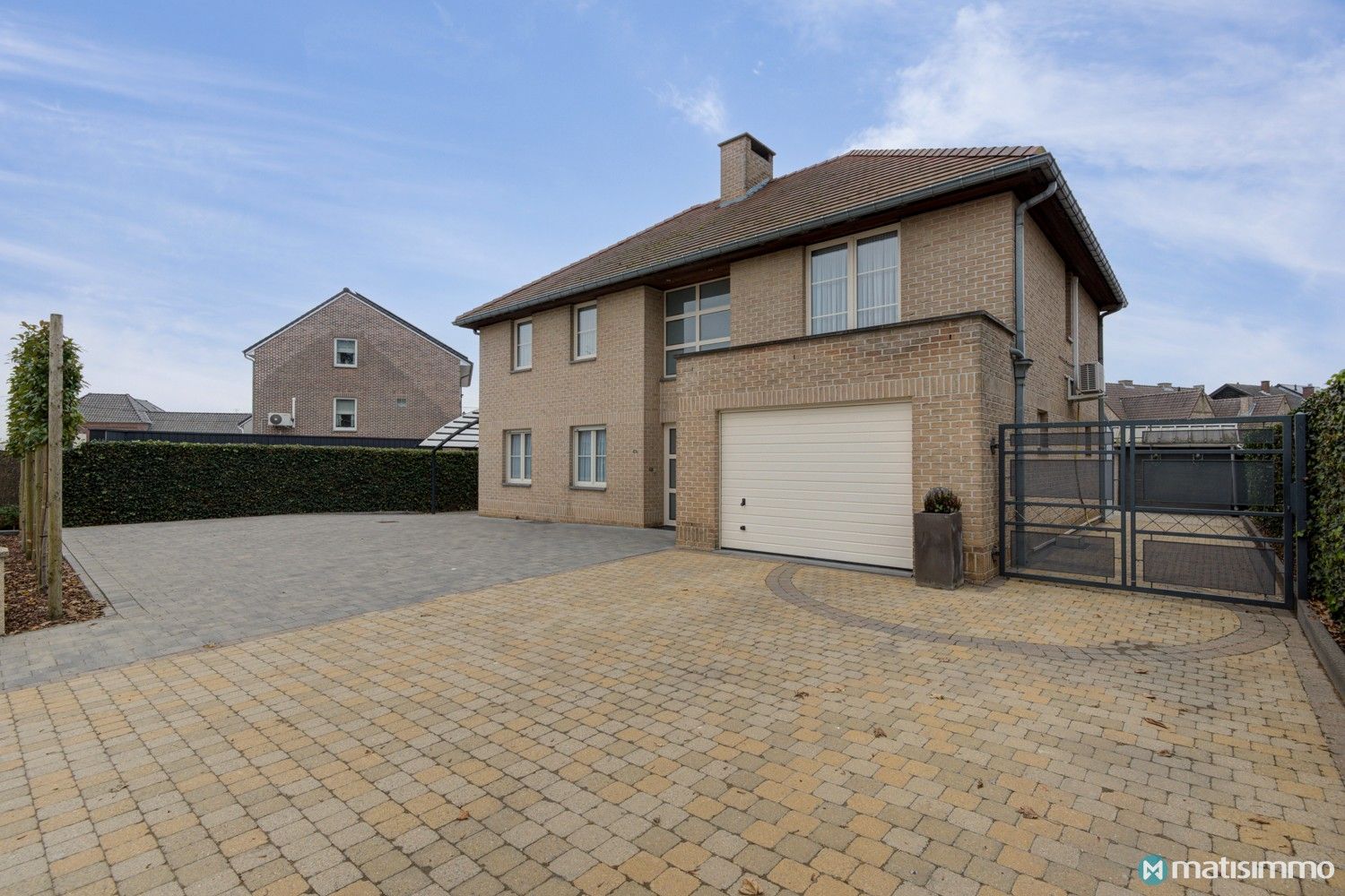 RUIME WONING MET 4 SLAAPKAMERS, LAADPAAL EN ZONNEPANELEN MET BATTERIJ TE BILZEN foto 31