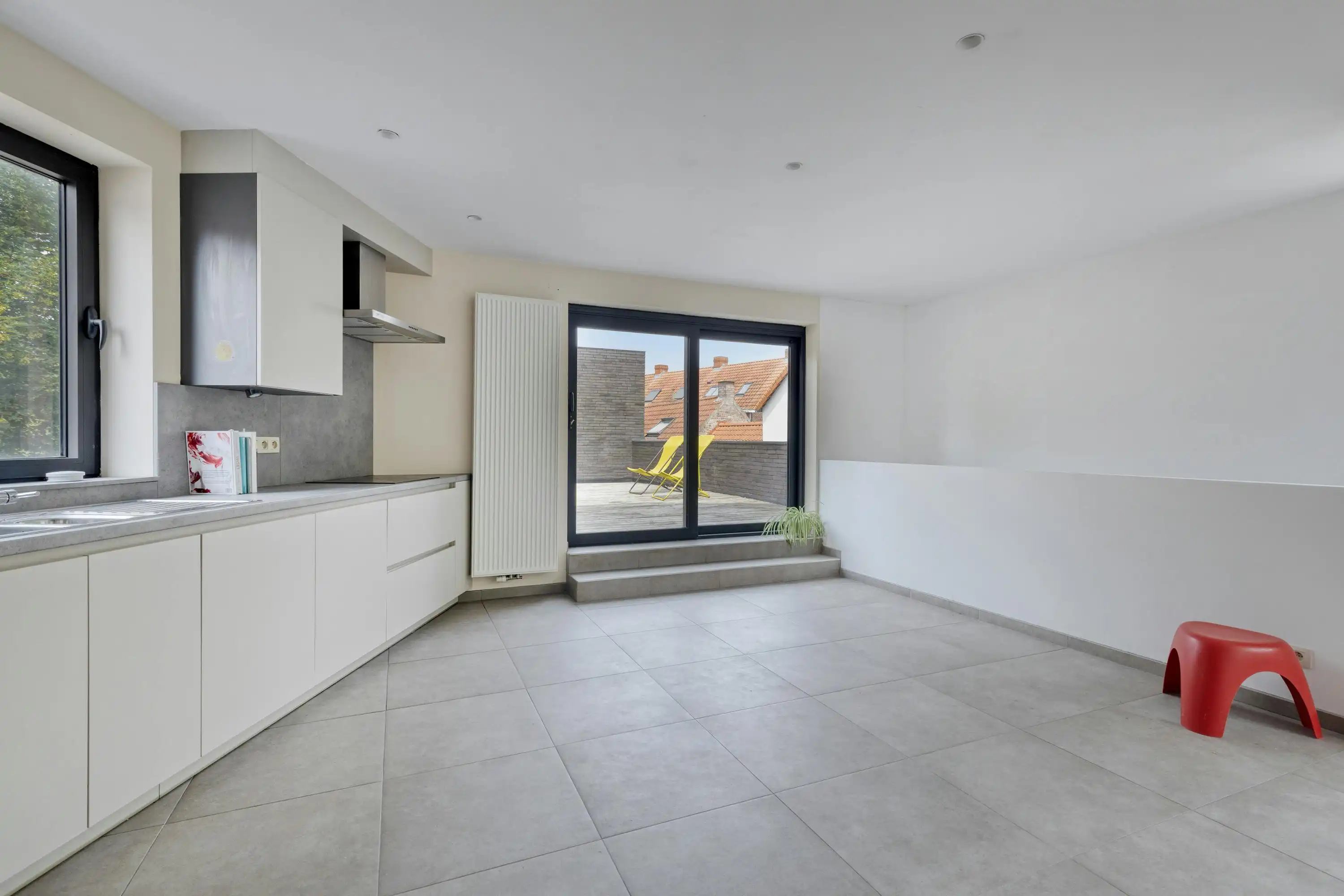 Bel-etagewoning met 2 buitenruimtes te koop in Zwijnaarde foto 3