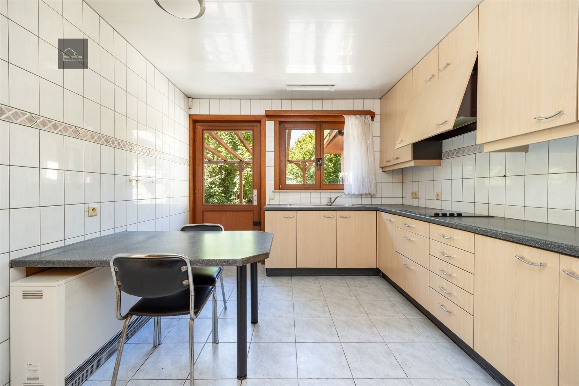 Te renoveren laagbouwvilla met private tuin en garage foto 6
