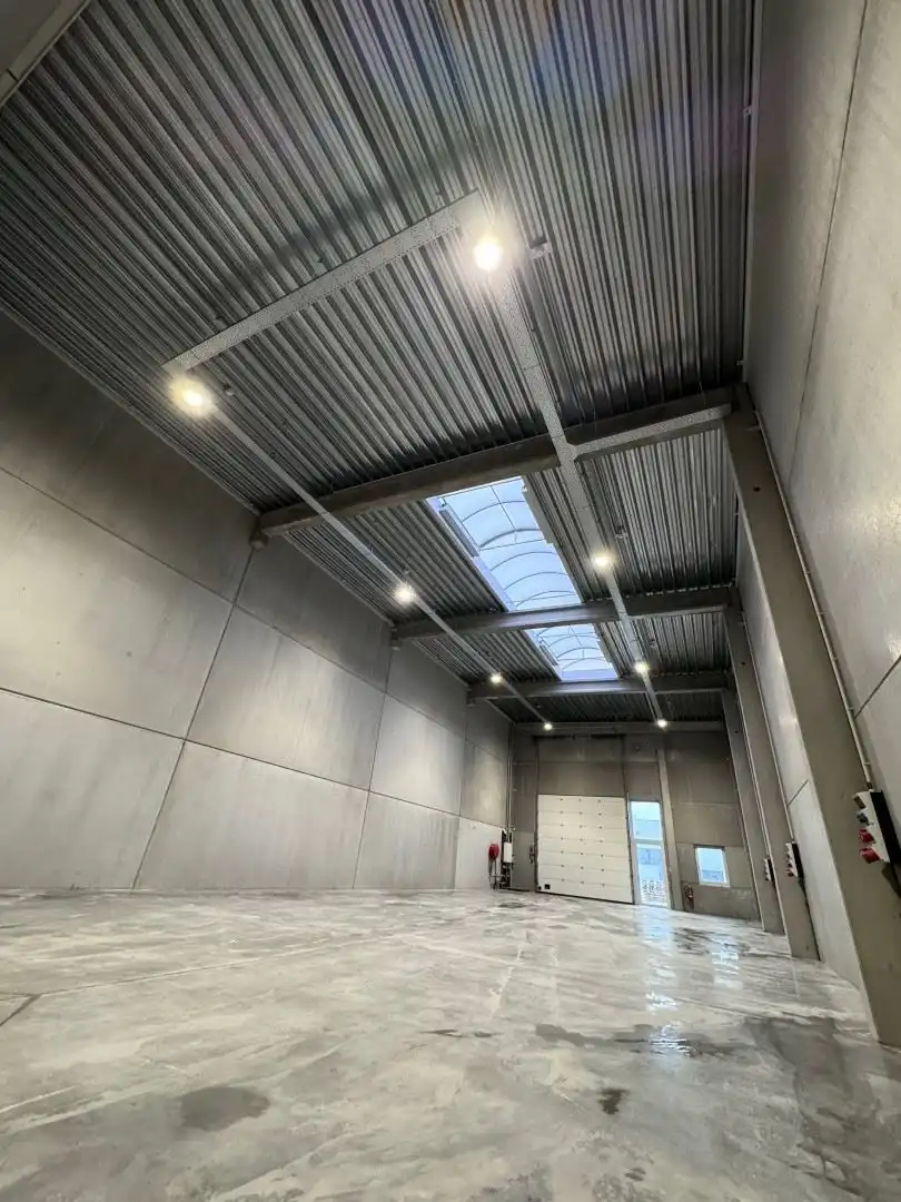 Strategisch gelegen nieuwbouw KMO-unit INCL. 4 PARKINGS. foto 8