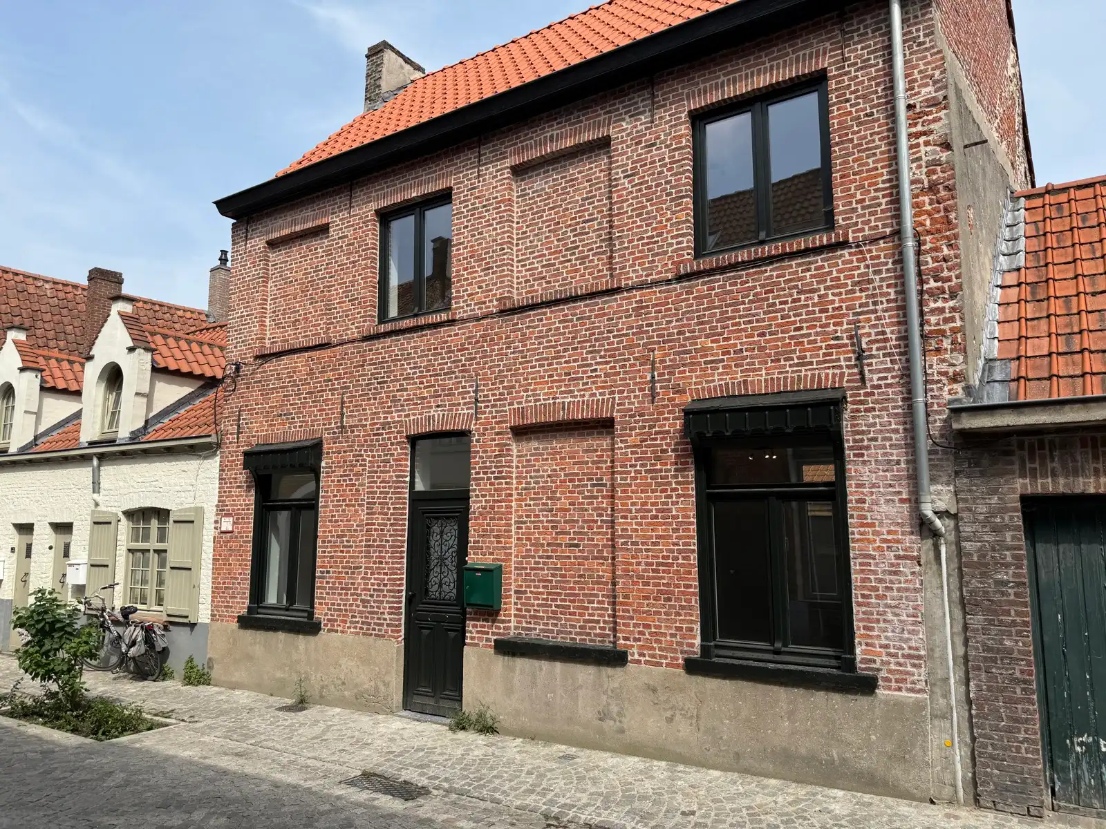Statige stadswoning in Sint-Gillis kwartier nabij ‘Lange Rei’ foto {{pictureIndex}}