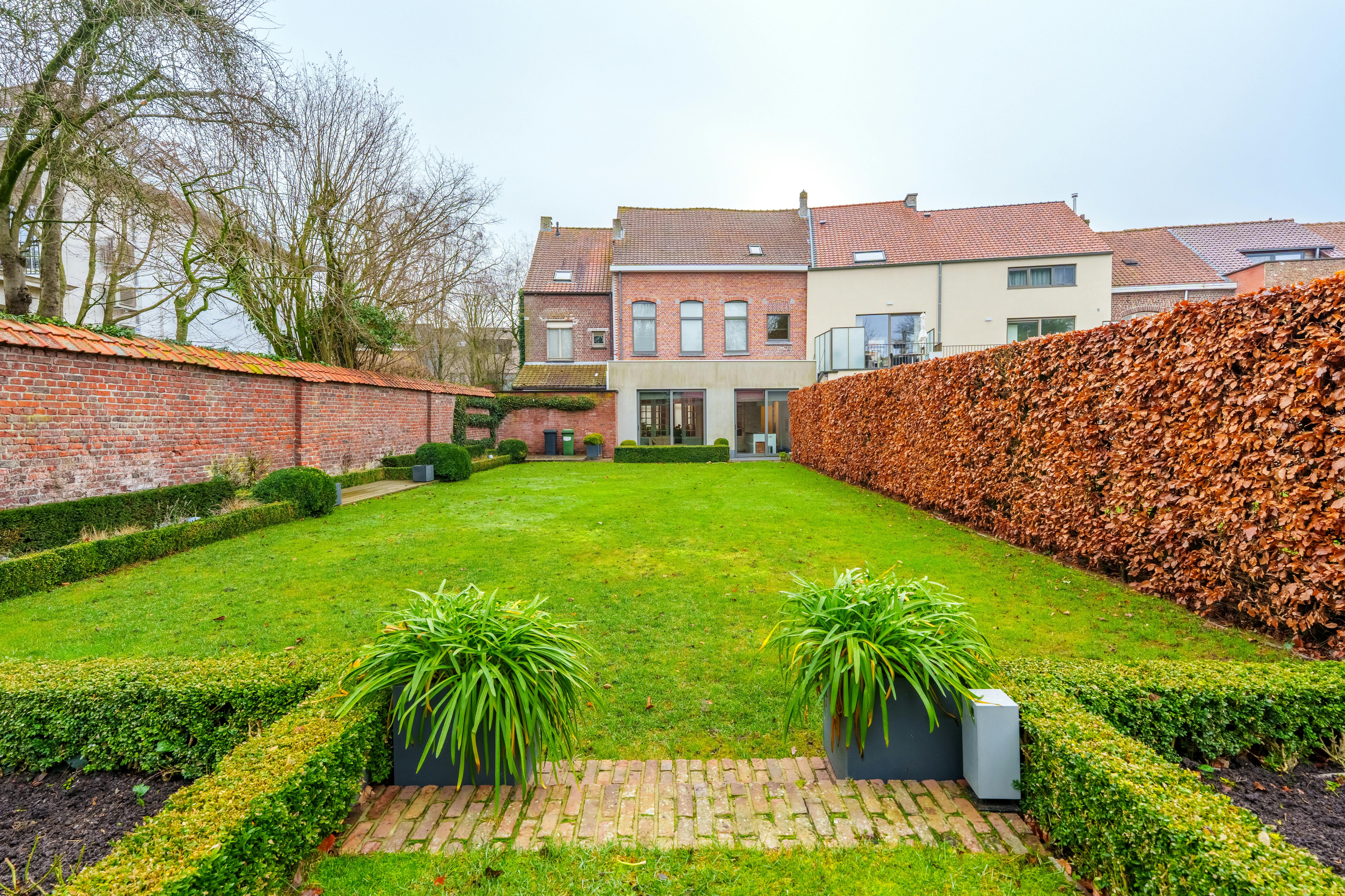 Magnifiek herenhuis te koop op 100m van de Menenpoort in Ieper foto 24