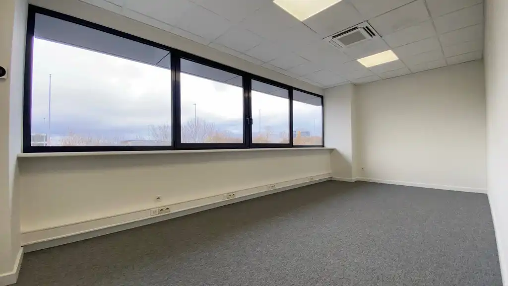 Burelen te huur vlakbij The Loop in Dionysius KMO center in Sint-Denijs-Westrem foto 5