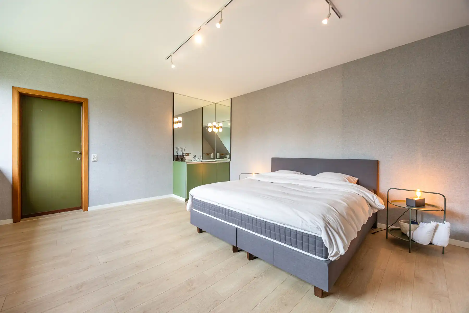 Ruime villa met zwembad op toplocatie in 's Gravenwezel foto 16