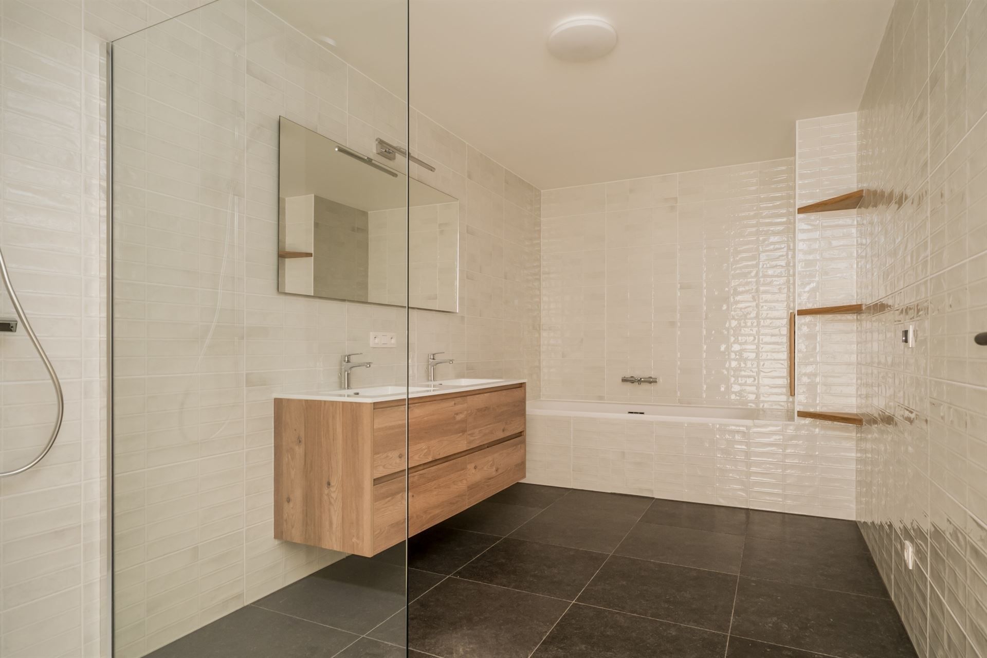 Moderne nieuwbouwwoning met 4 slpkm, tuin en garage  foto 18