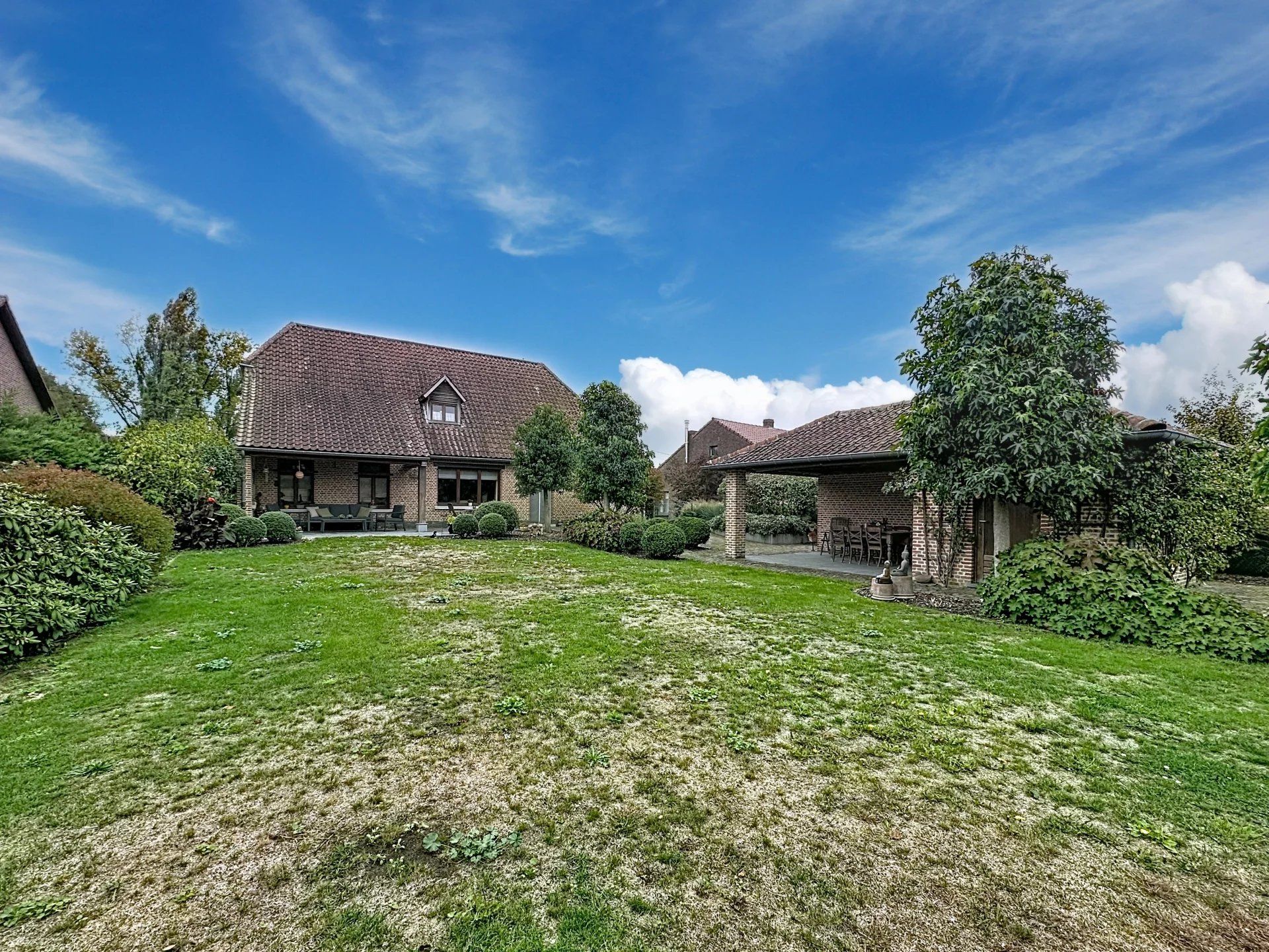 Zeer verzorgde landelijke woning op prachtig perceel met 3 slaapkamers en 2 badkamers. foto 44