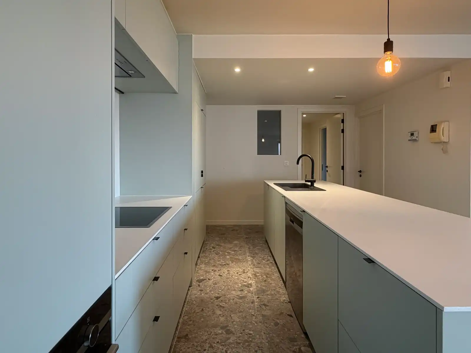 Gerenoveerd 2-slaapkamerappartement met uitzicht op Sint-Baafskathedraal foto 7