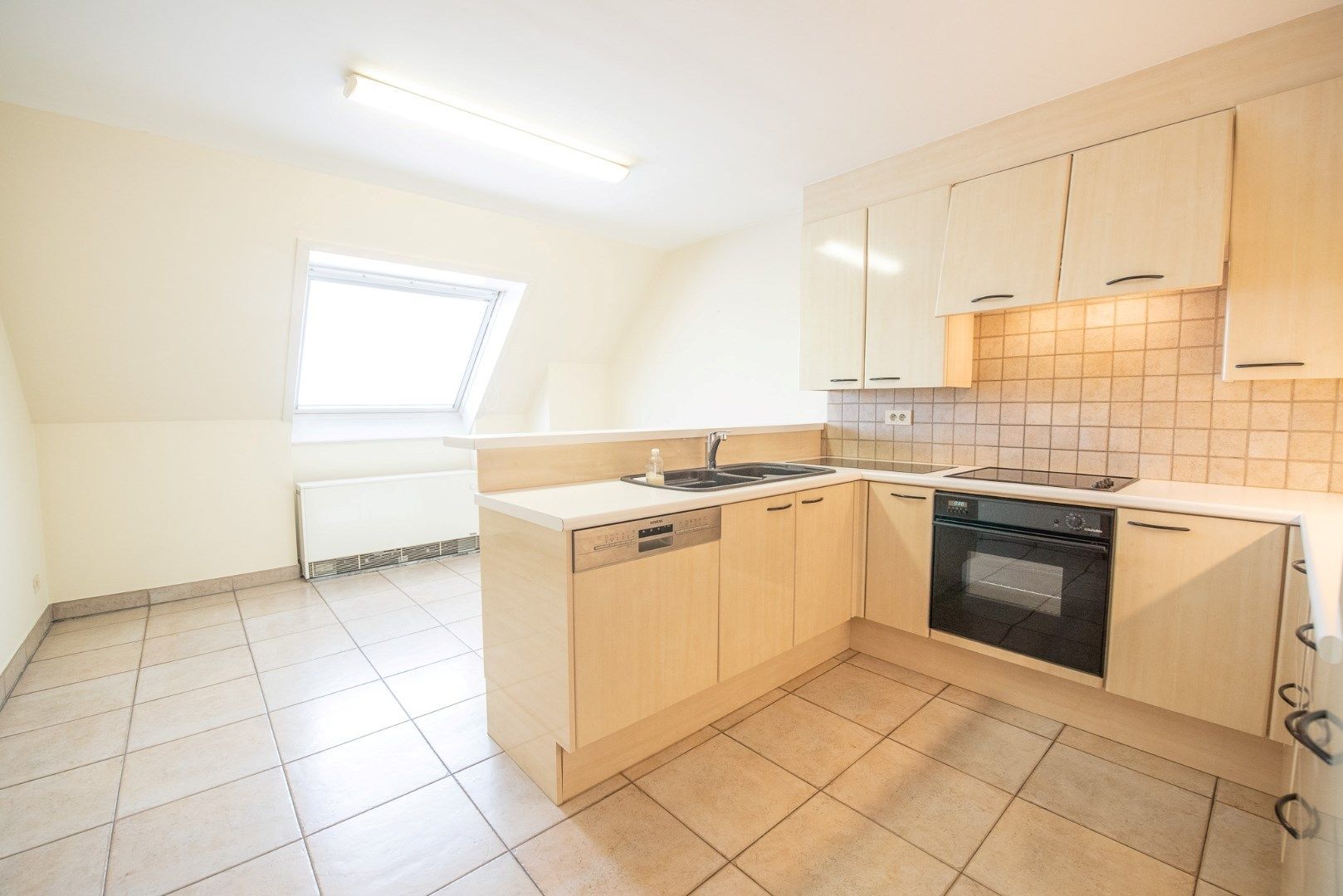 Ruim duplex appartement met terras en garage in centrum Zulte!  foto 5