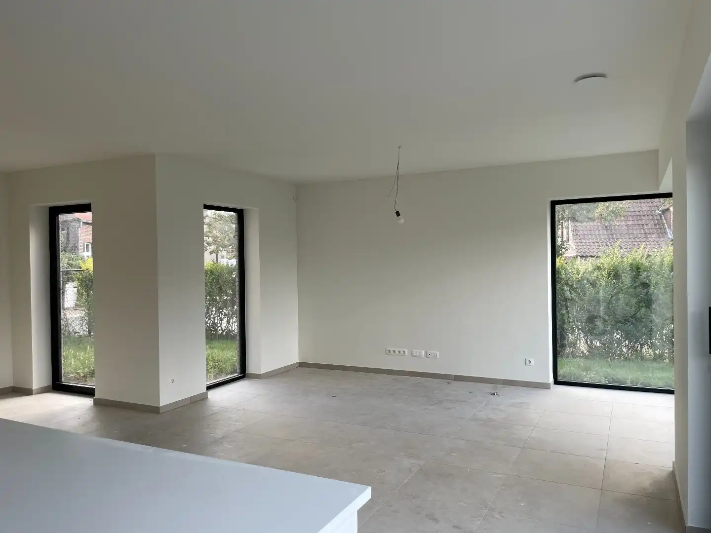 Zeer ruime moderne halfopen nieuwbouwwoning met tuin/terras en garage foto 12