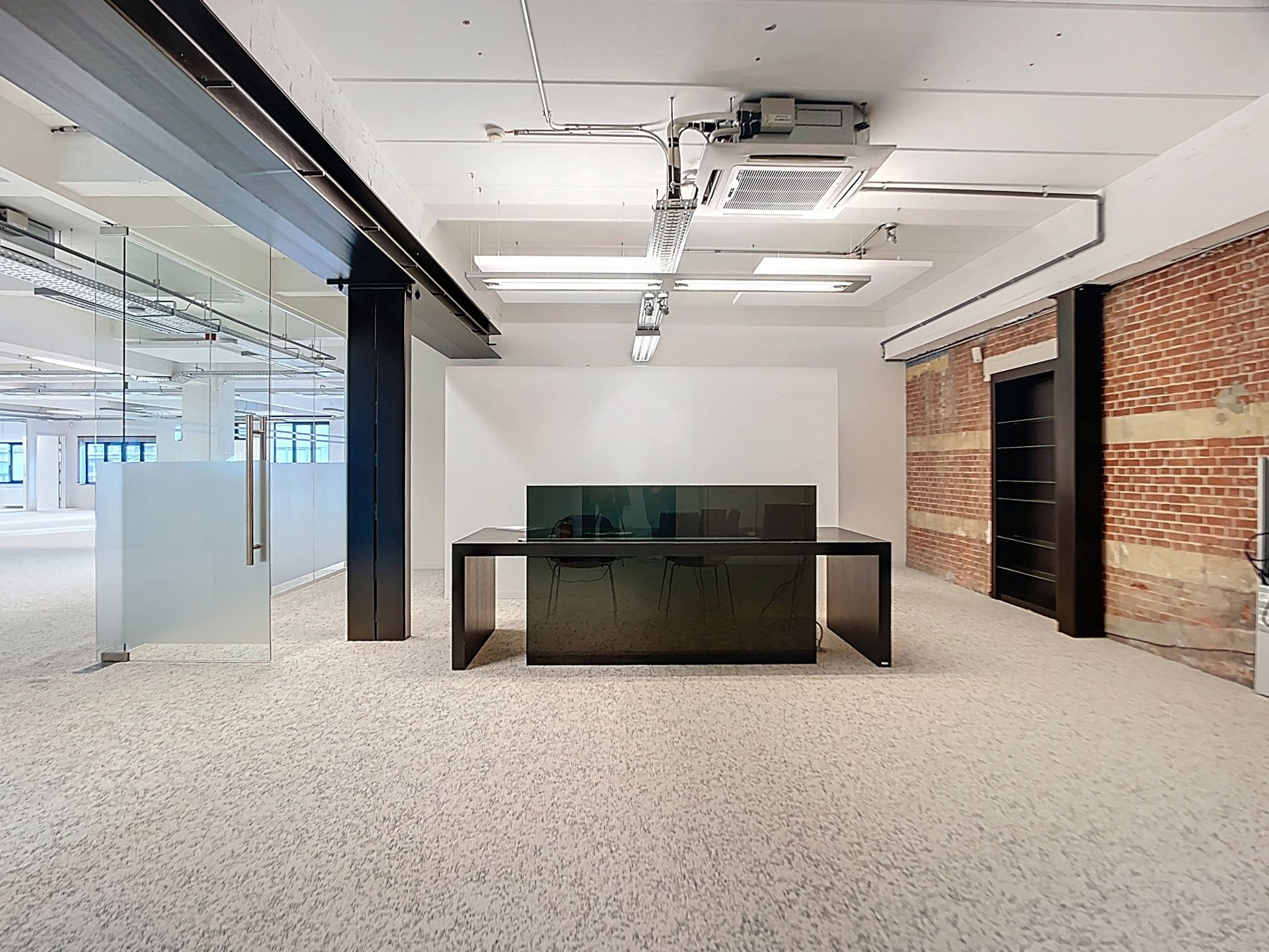 Afgewerkte kantoren in authentieke setting te huur foto 5