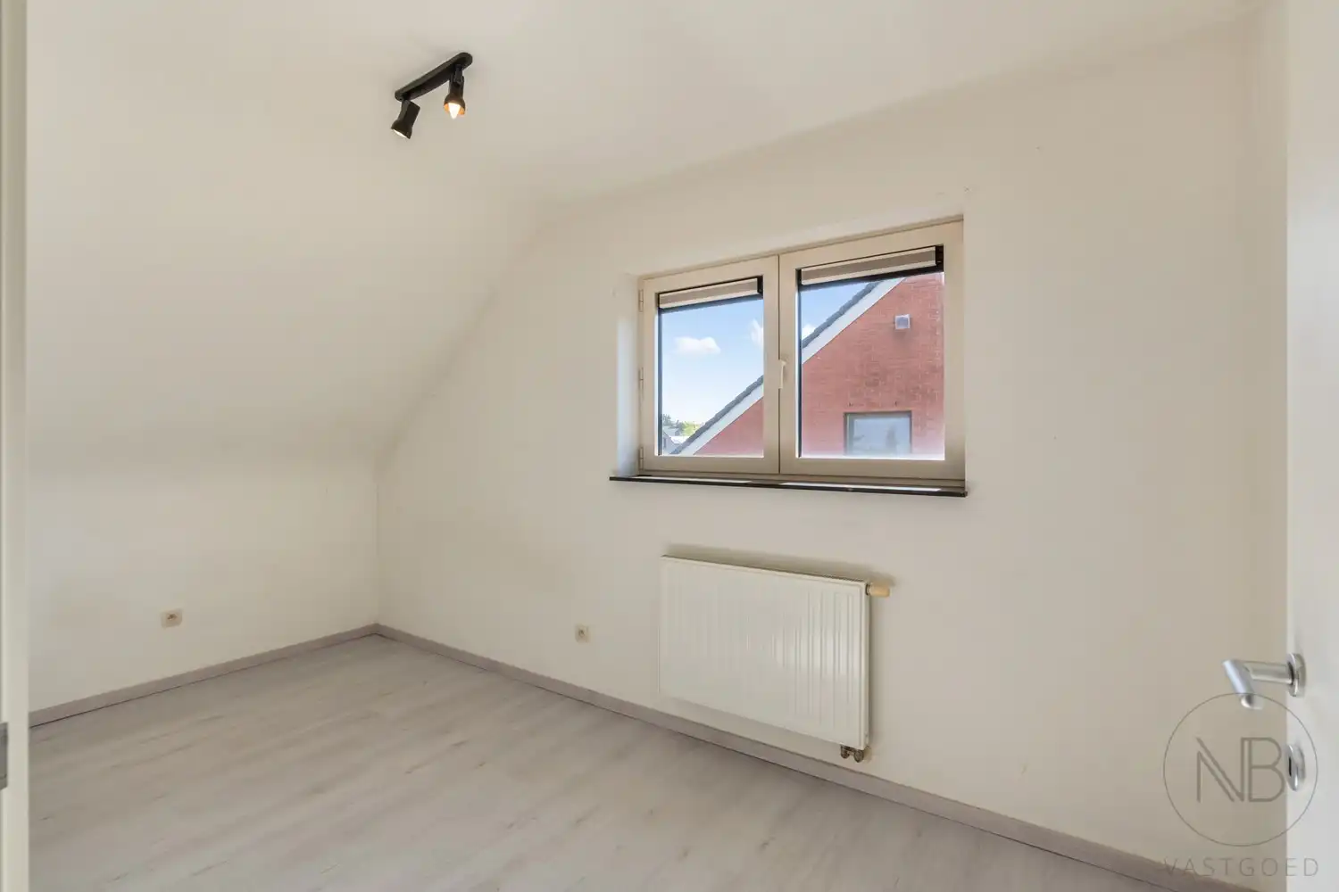 Ruim duplex appartement met 3 slaapkamers en groot terras in hartje Zutendaal foto 11